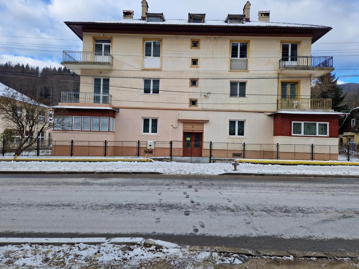 Apartamentul Florilor De Fan Azuga Kültér fotó